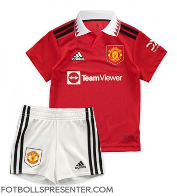 Manchester United Hemmatröja Barn 2022-23 Kortärmad (+ korta byxor)